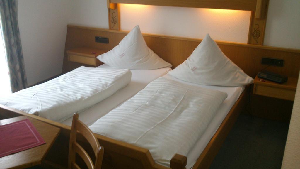 Hotel Winzerhof Brachtendorf Alken Zimmer foto